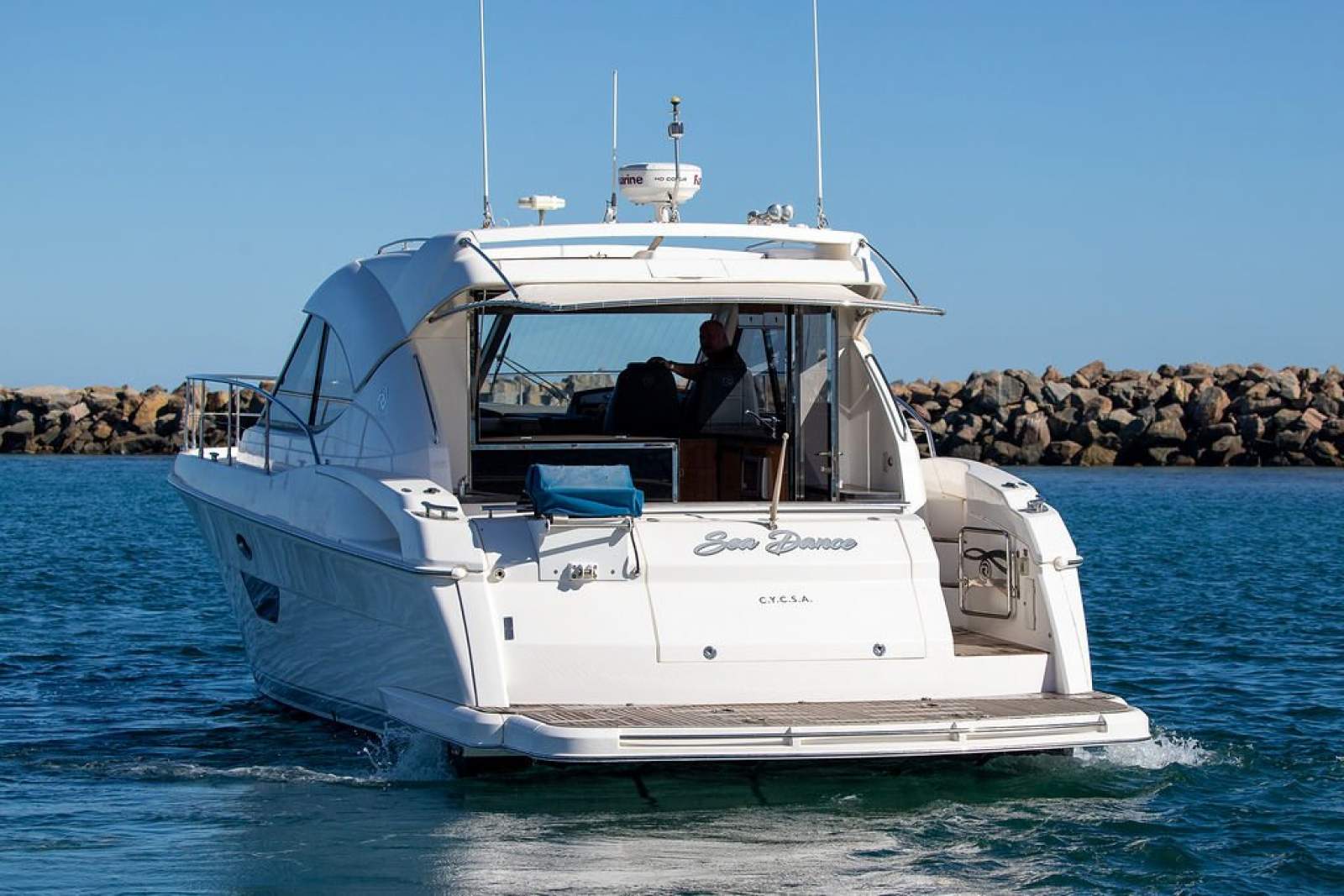 Riviera 4400 Sport Yacht