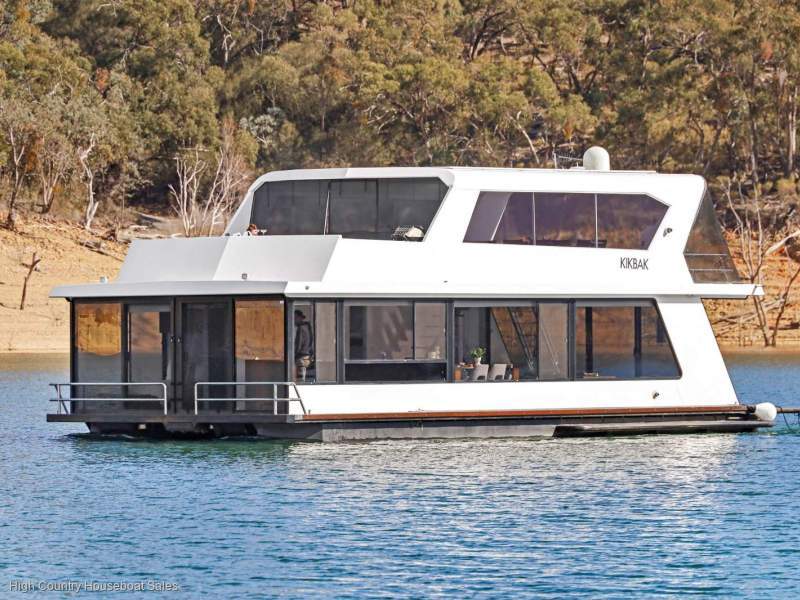 KIK BAK Houseboat Holiday Home on Lake Eildon