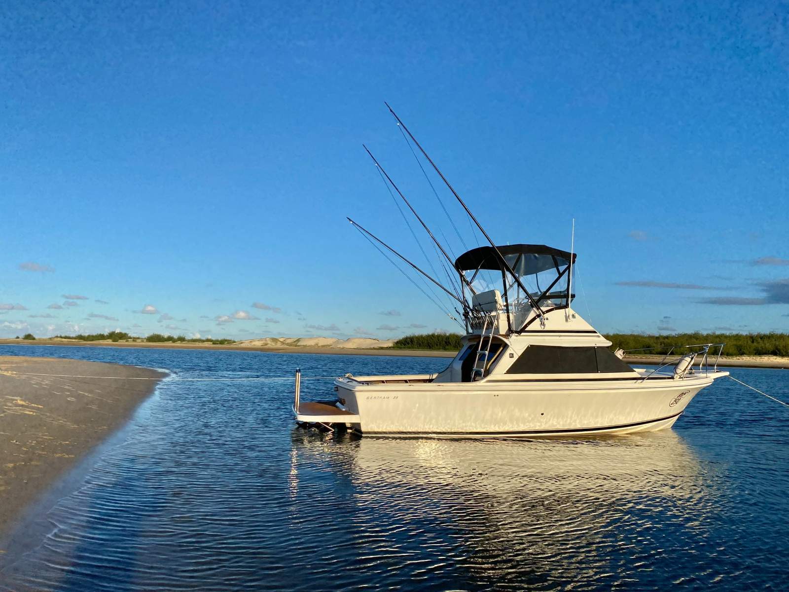 Bertram 25 Flybridge Bertram 25 Sports Fisher