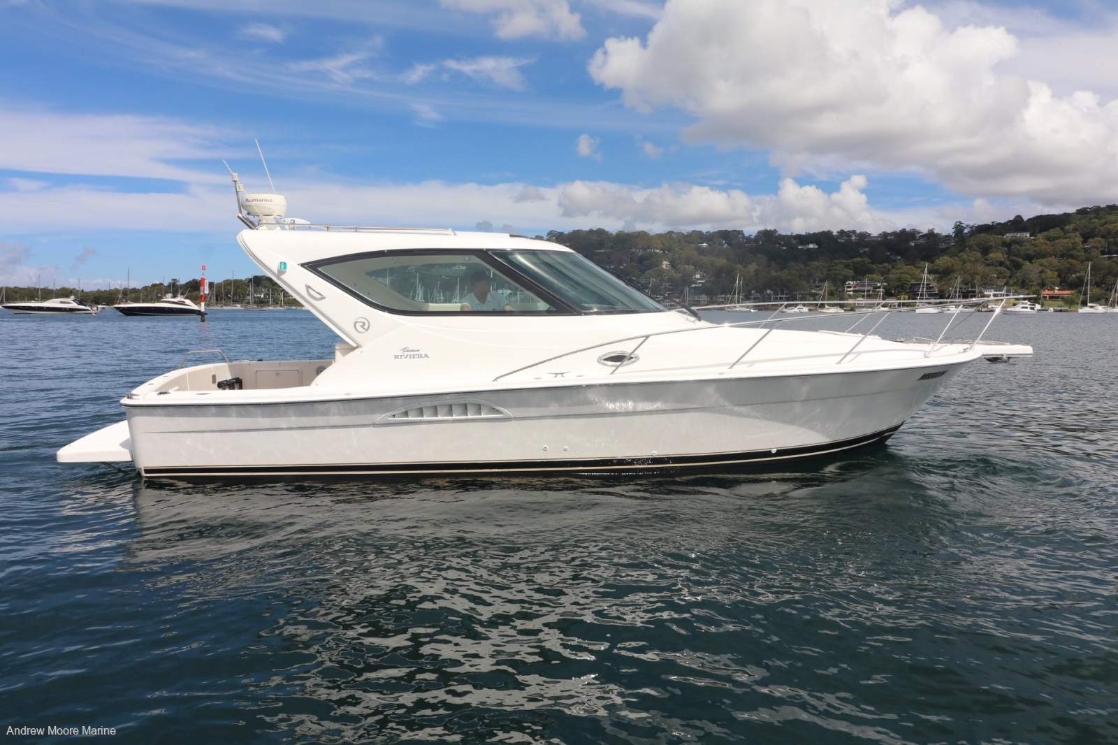 Riviera 3000 Offshore Enclosed