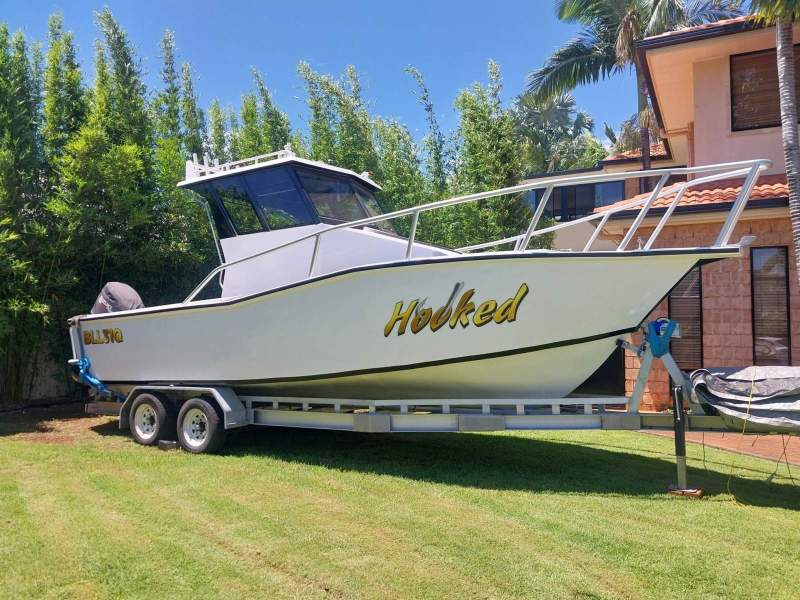 Custom 8.1 Plate boat Centre cab walk around