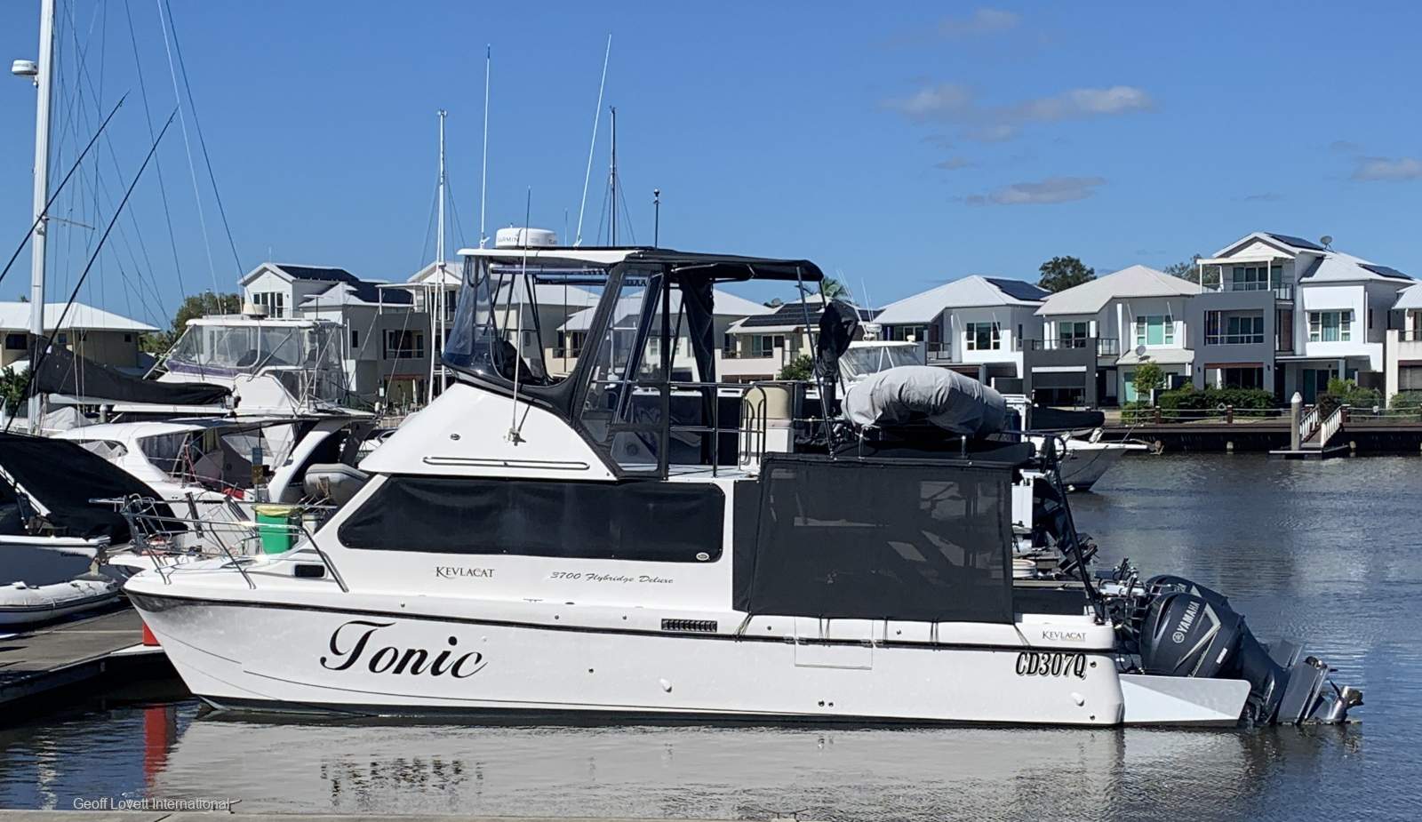 Kevlacat 3700 Flybridge Deluxe
