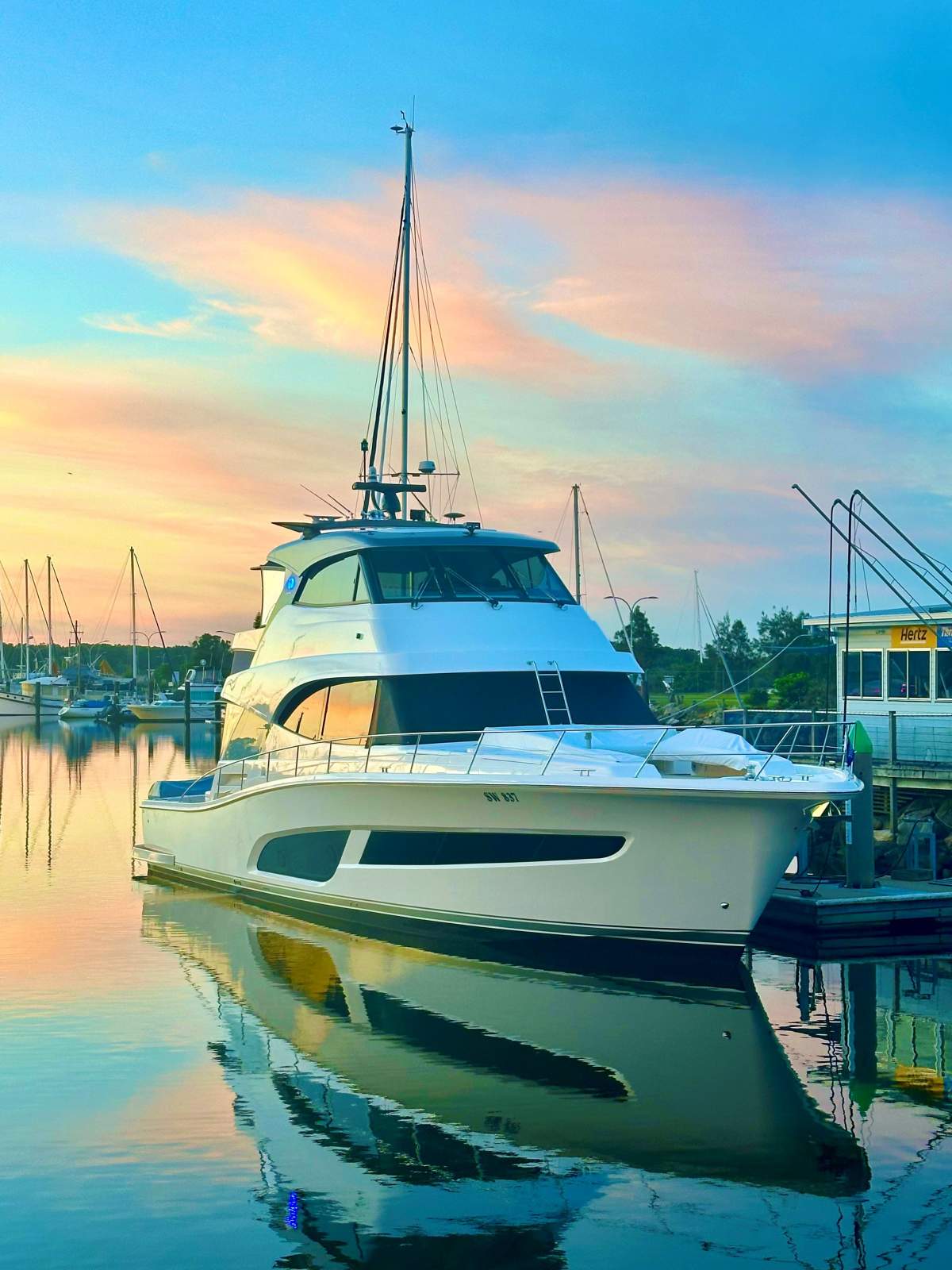Riviera 64 Sports Motor Yacht MAN V12