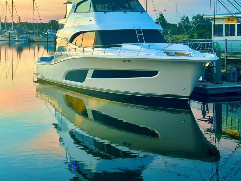 Riviera 64 Sports Motor Yacht MAN V12