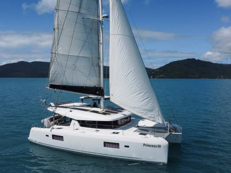 Lagoon 42 Owner Version (3 cabins)