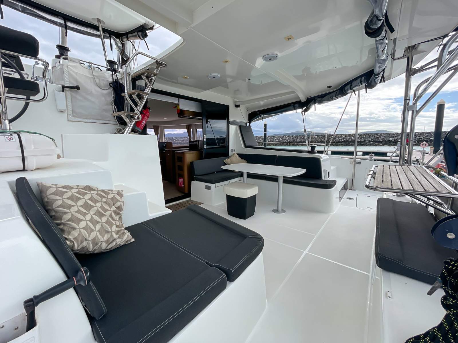 Lagoon 42 Owner Version (3 cabins)