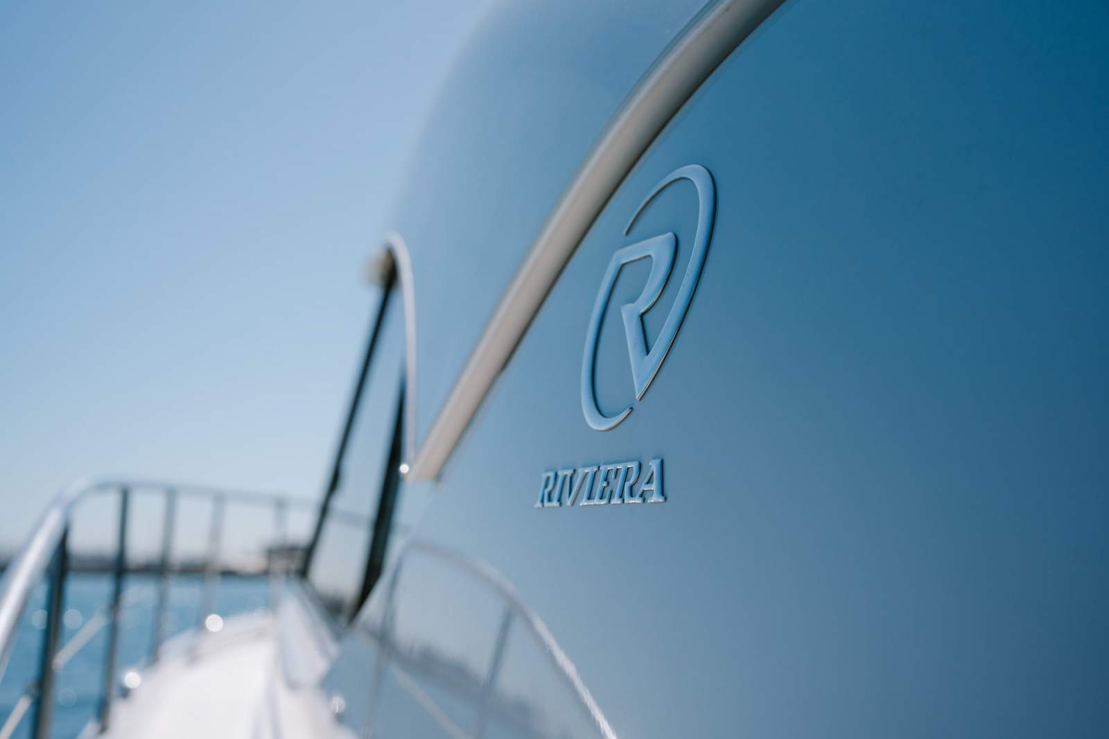 Riviera 4400 Sport Yacht