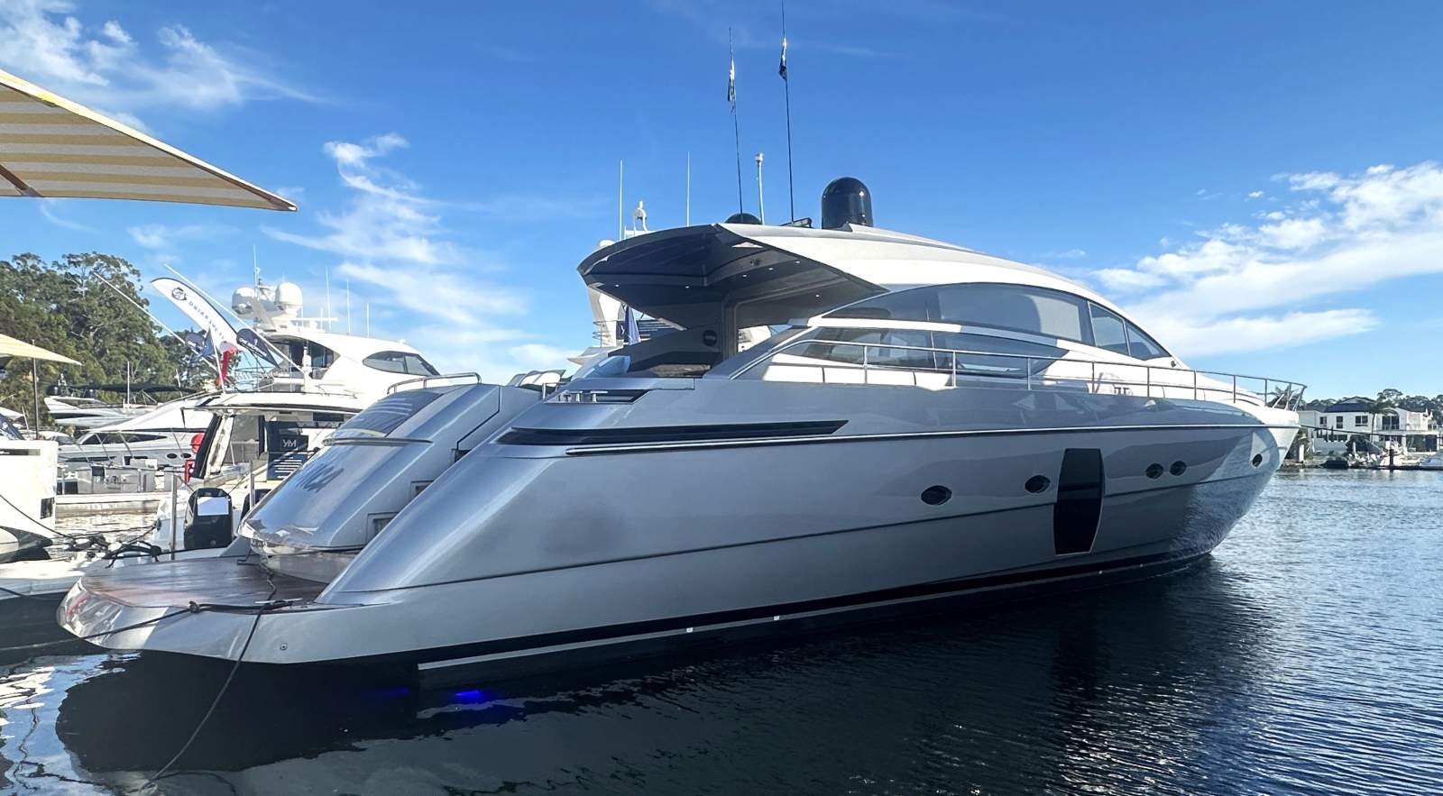Pershing 64