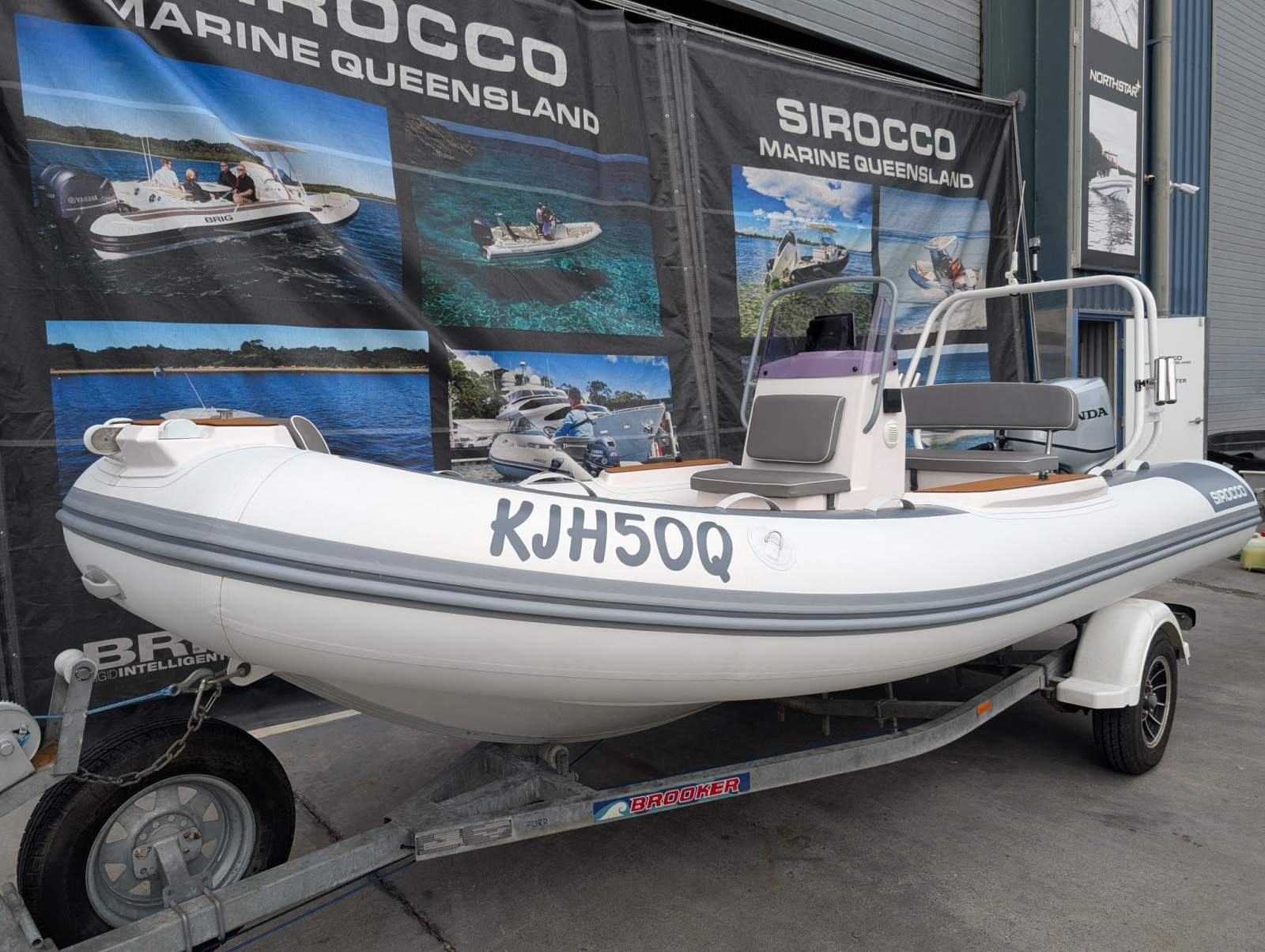 Sirocco A500L RIB-Alloy Alloy centre console RIB with hypalon tubes