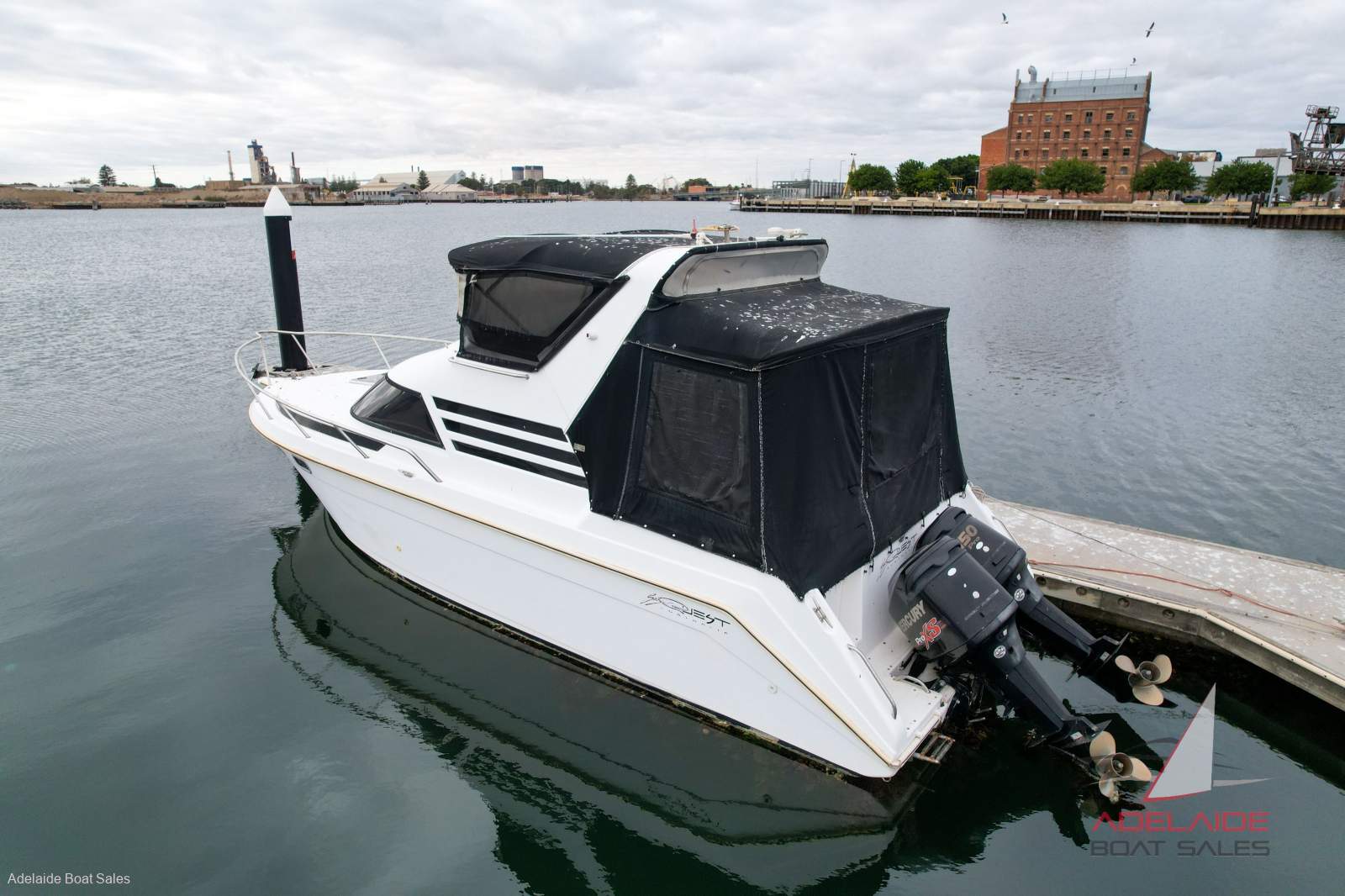 Seaquest 2800 Sports Bridge Cruiser