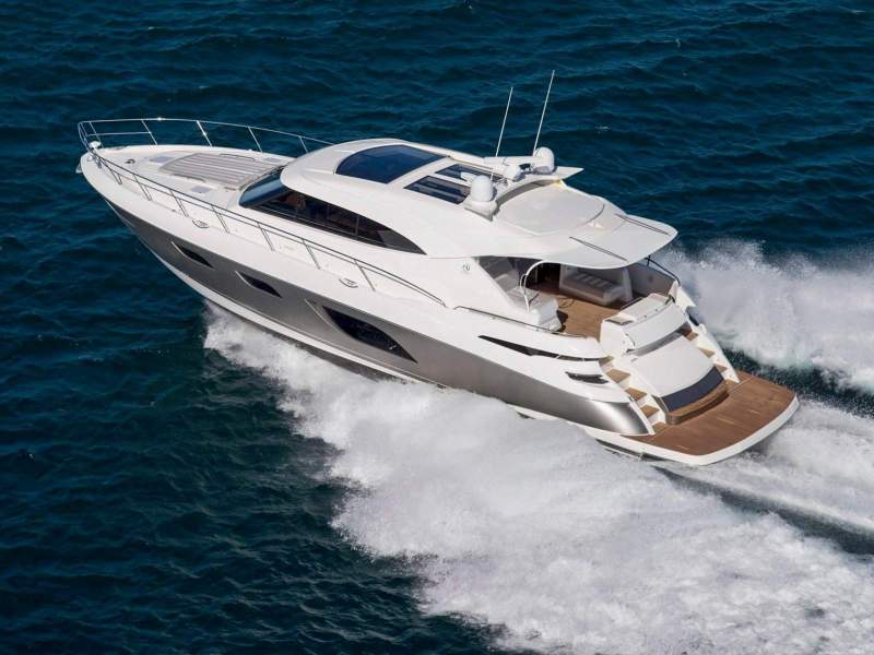 Riviera 6000 Sport Yacht