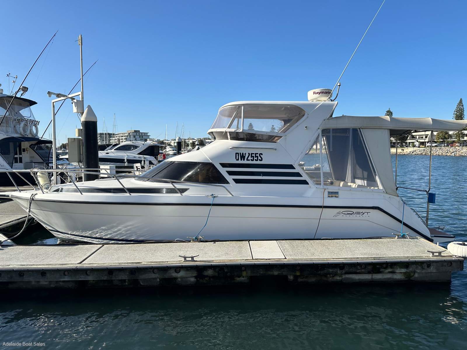 Seaquest 2800 Sportsman Flybridge Cruiser