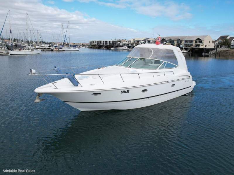 Cruisers Yachts 3672 Sports Cruiser