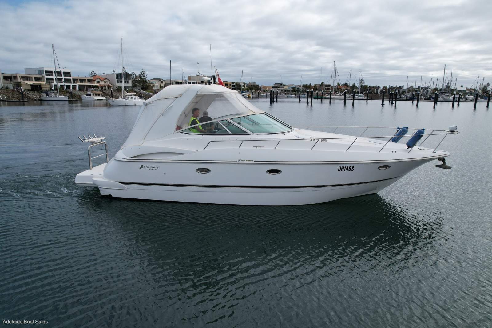 Cruisers Yachts 3672 Sports Cruiser