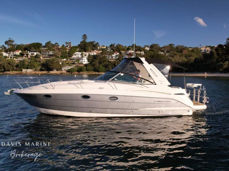 Monterey 330 Sports Yacht - REBUILT ENGINE AND STERN DRIVES - NEW TEAK DECK
