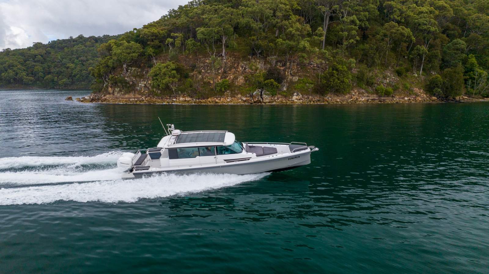 Axopar 37 Sports Cabin