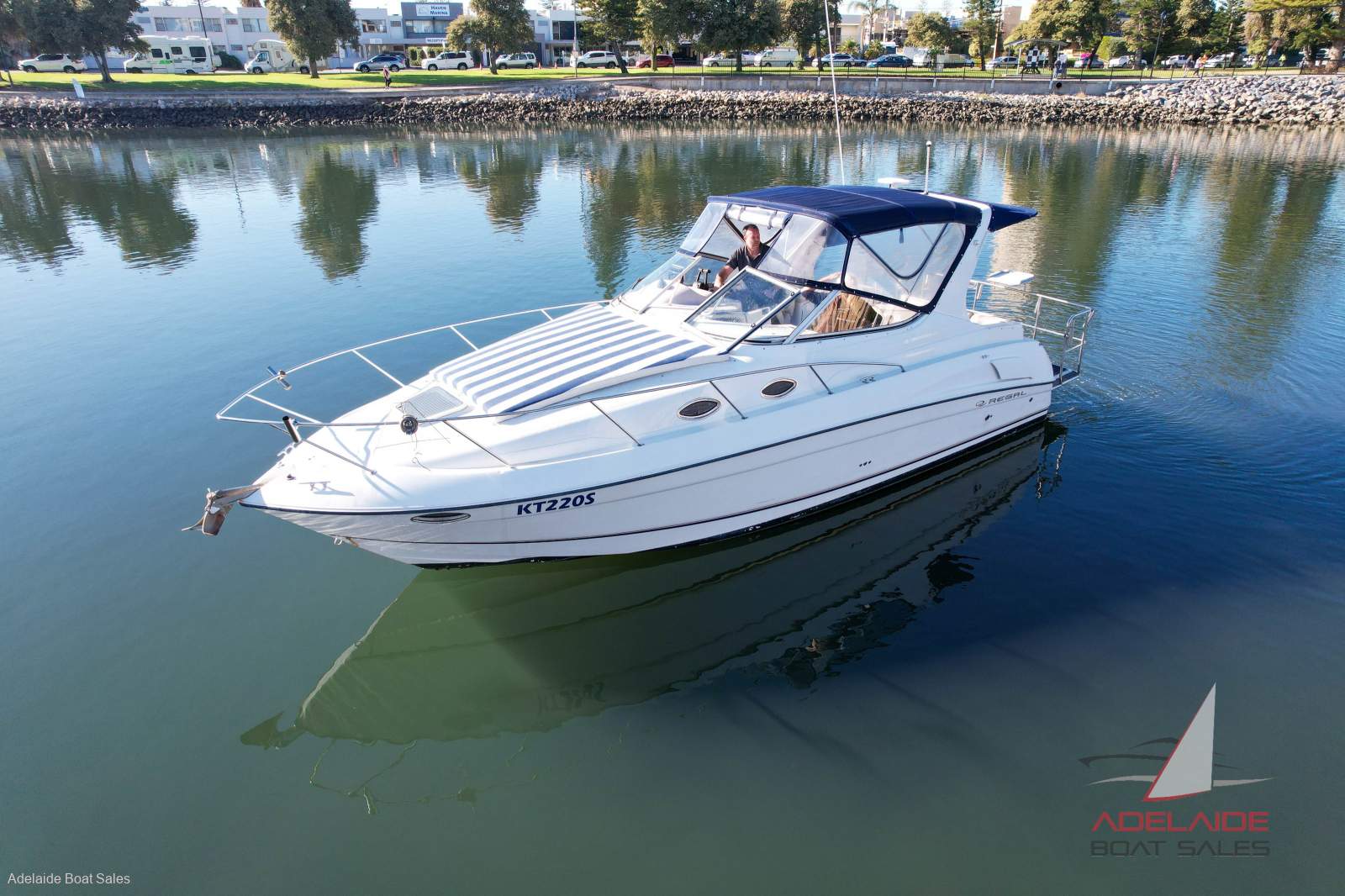 Regal Commodore 292 rebuilt engines + bow thruster