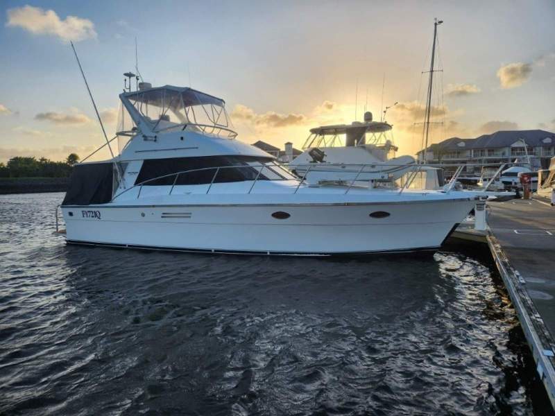 Pacific Motoryachts Flybridge Vantarie Sports Cruiser PACIFIC MOTOR YACHT