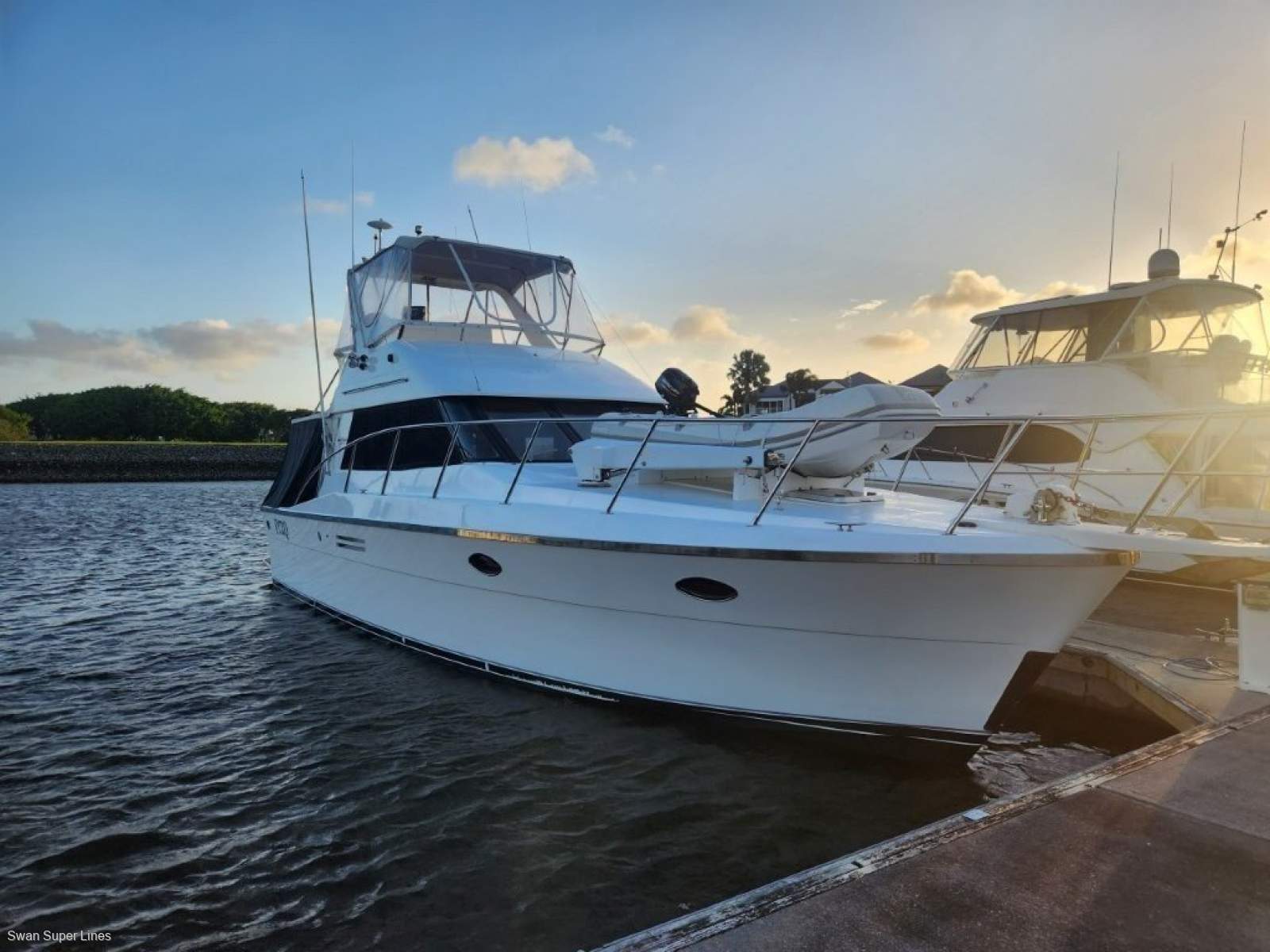 Pacific Motoryachts Flybridge Vantarie Sports Cruiser PACIFIC MOTOR YACHT