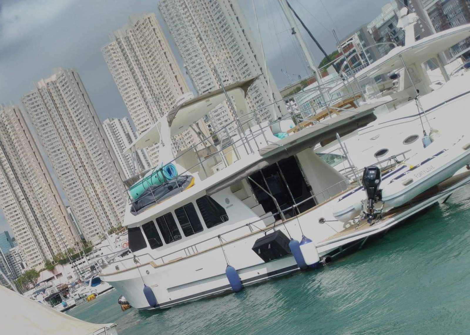 Explorer 46 Classic Flybridge Cruiser