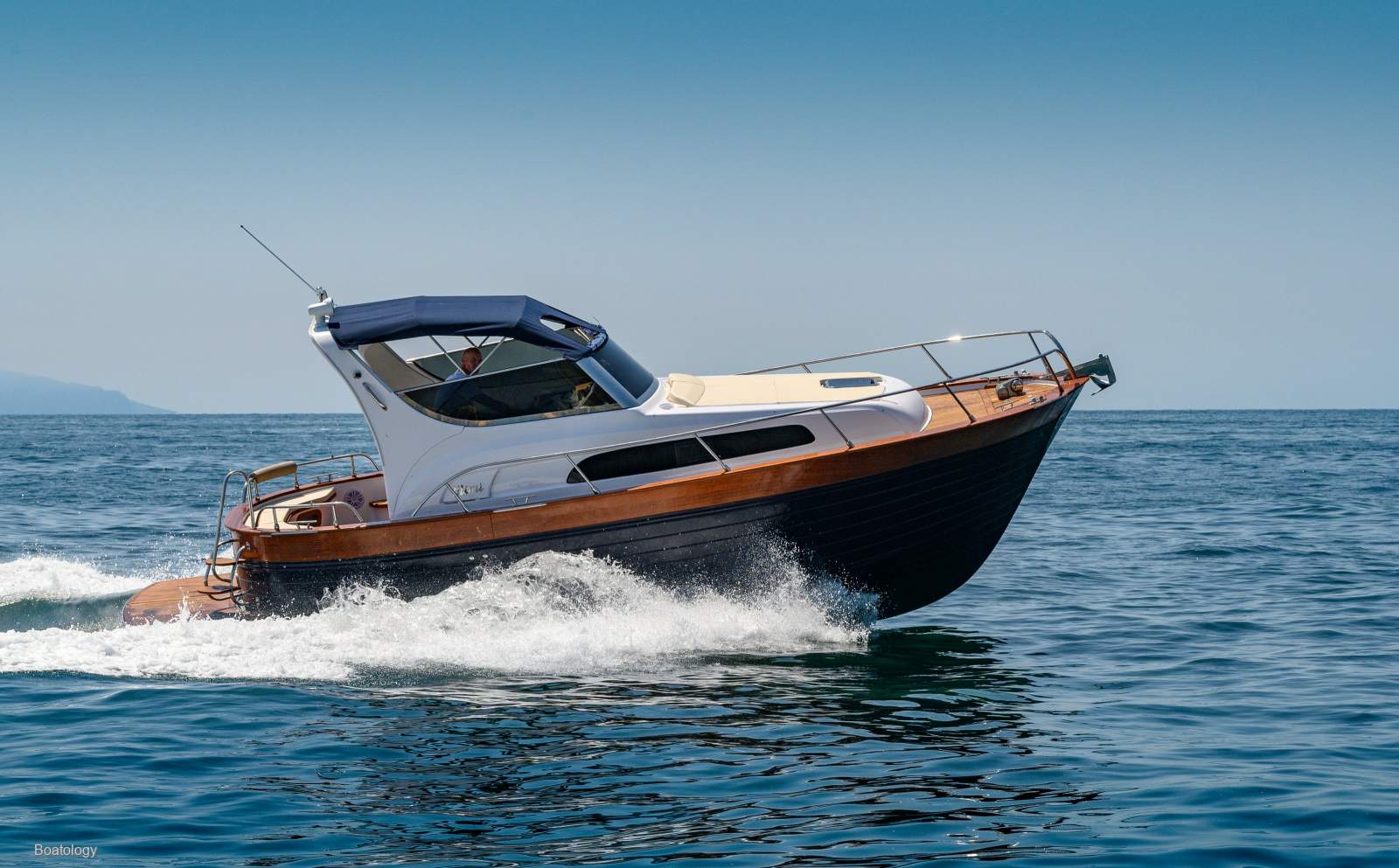Cantiere Mimi Srl 9 Cabin:CE Category B - Offshore | 10 passengers