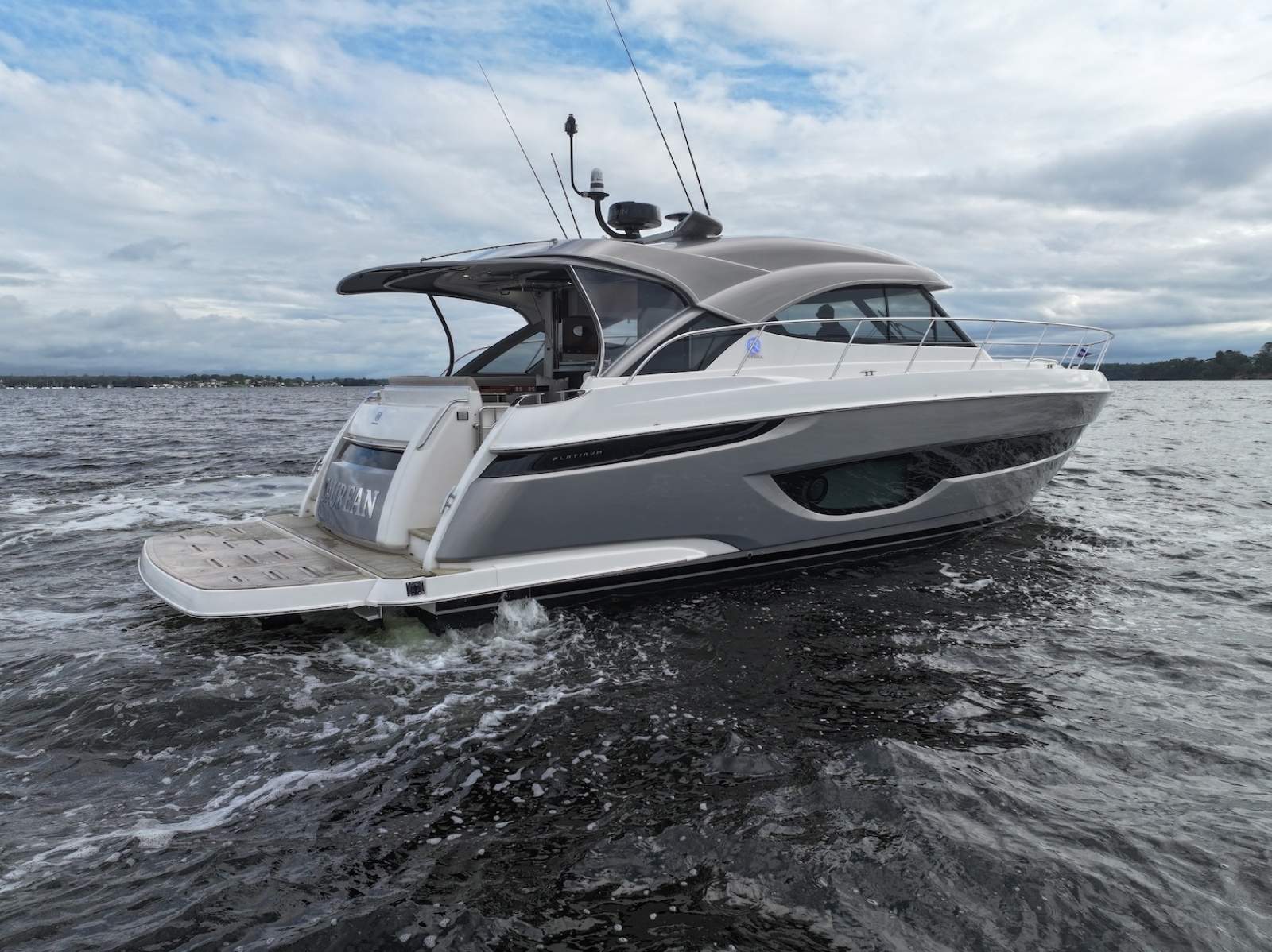 Riviera 4600 Sport Yacht Platinum Edition
