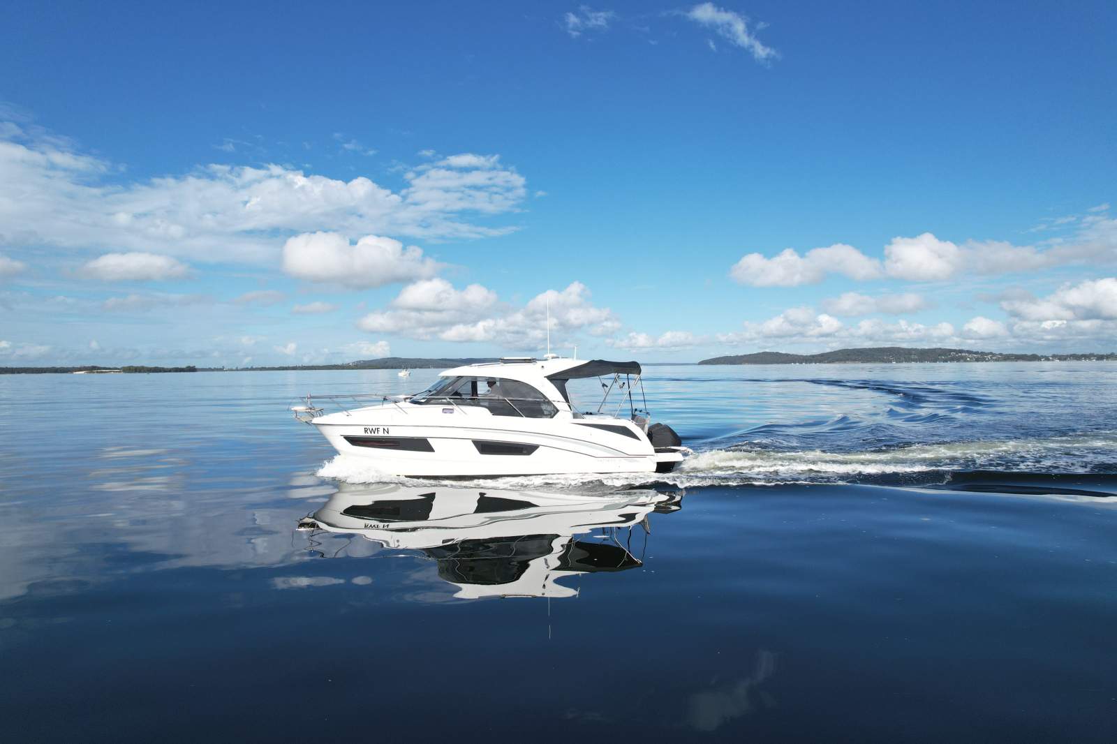 Beneteau Antares Series 9