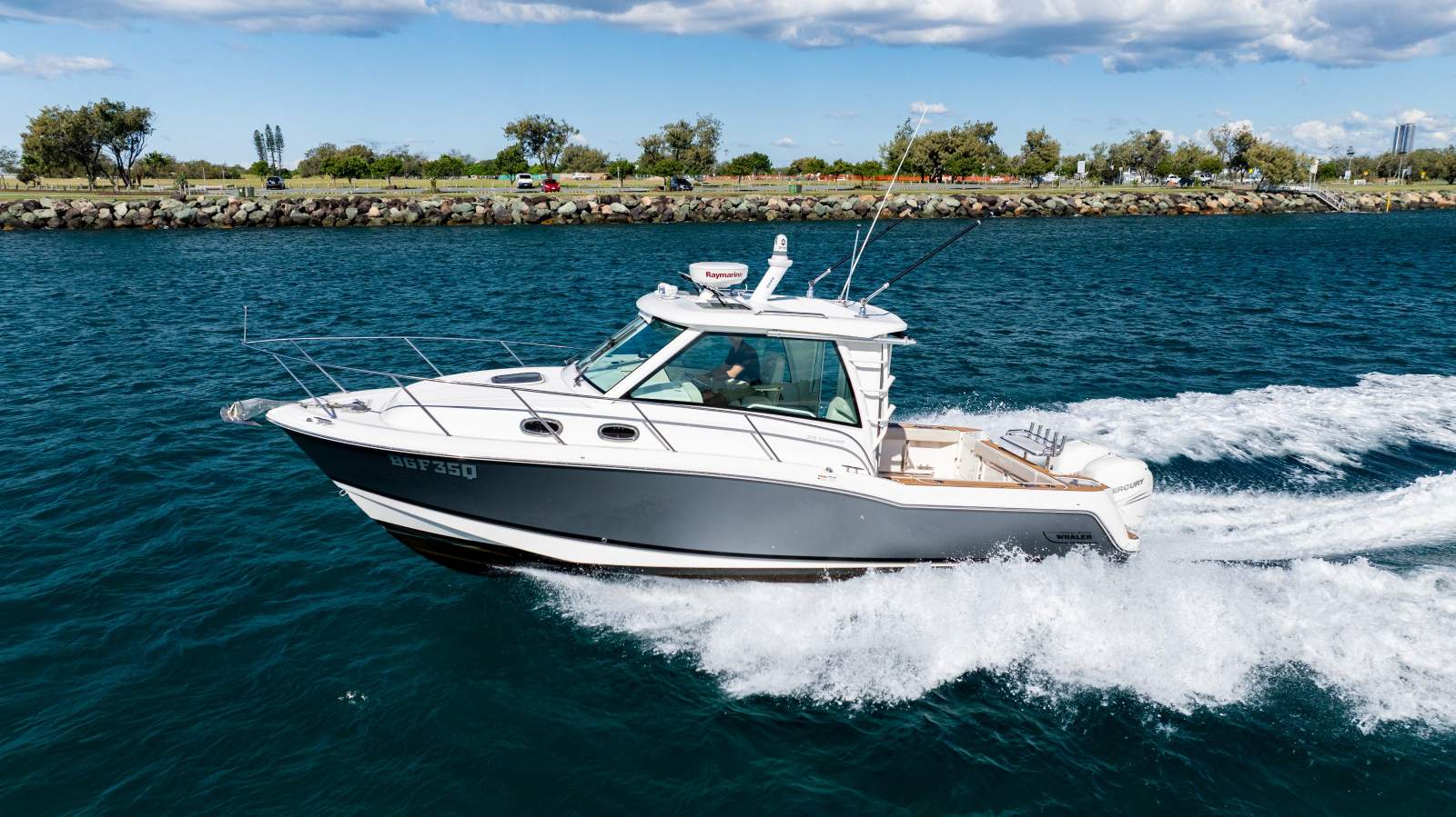 Boston Whaler 315 Conquest Pilothouse
