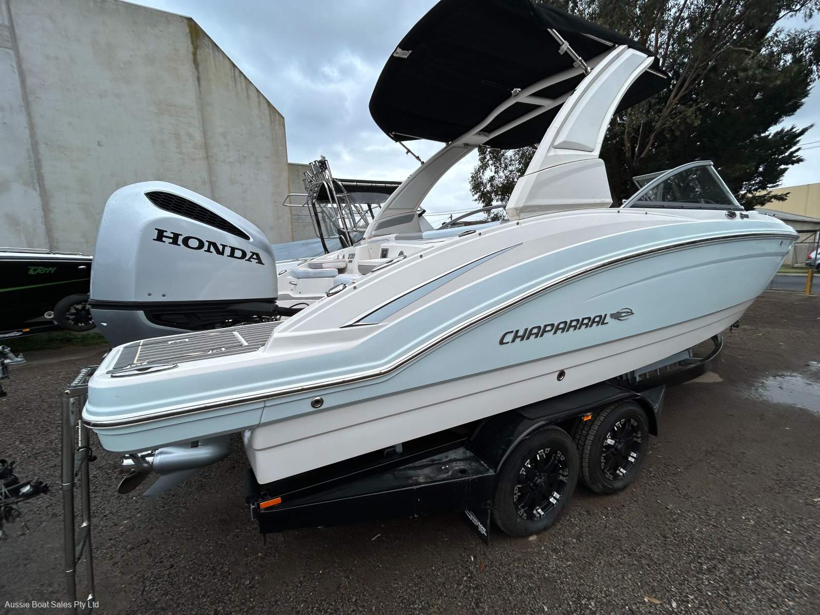 Chaparral 230 Suncoast Outboard Bowrider