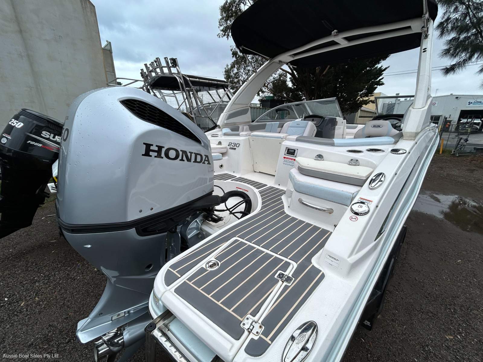 Chaparral 230 Suncoast Outboard Bowrider