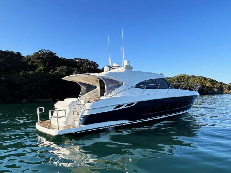 Riviera 4800 Sport Yacht