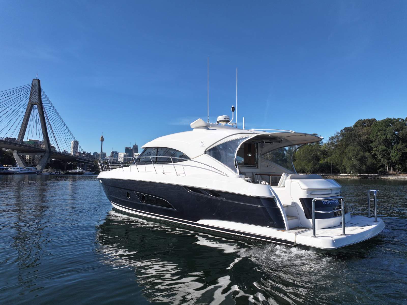 Riviera 4800 Sport Yacht