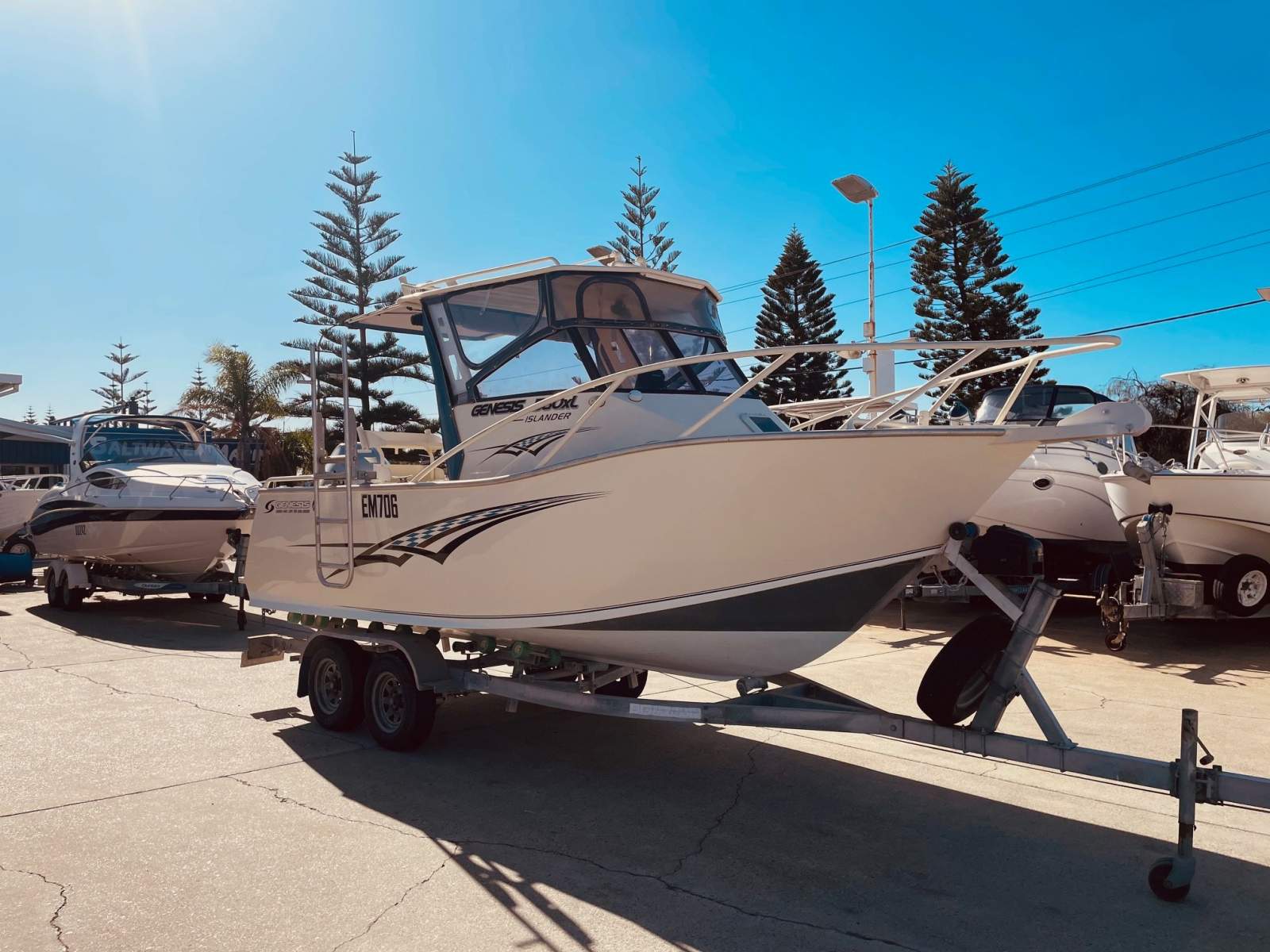 Genesis 580XL Islander Cuddy