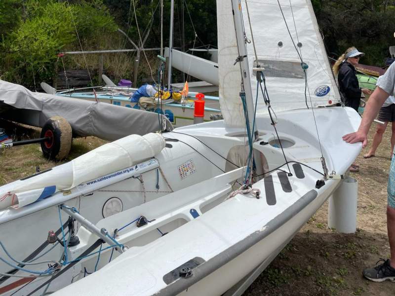 420 Sailing Dinghy International multiple sails, beach + road trailer