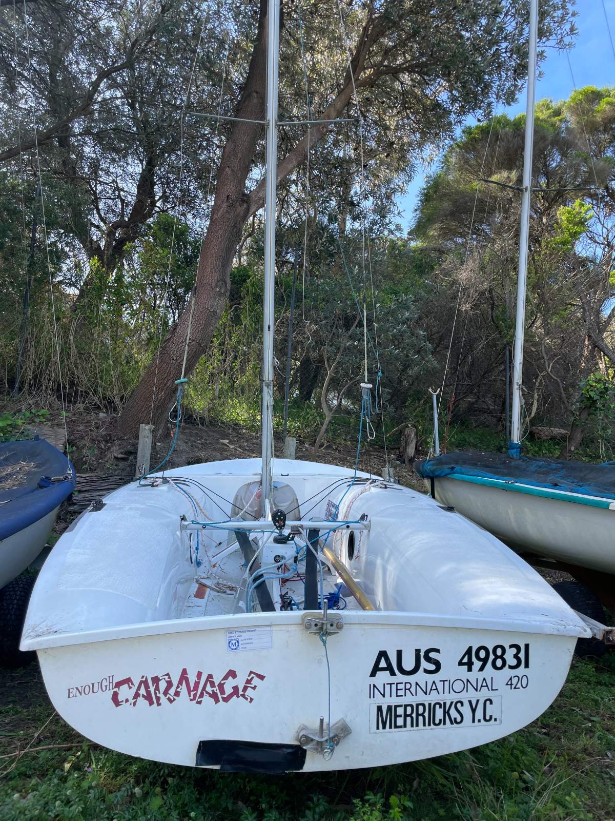 420 Sailing Dinghy International multiple sails, beach + road trailer