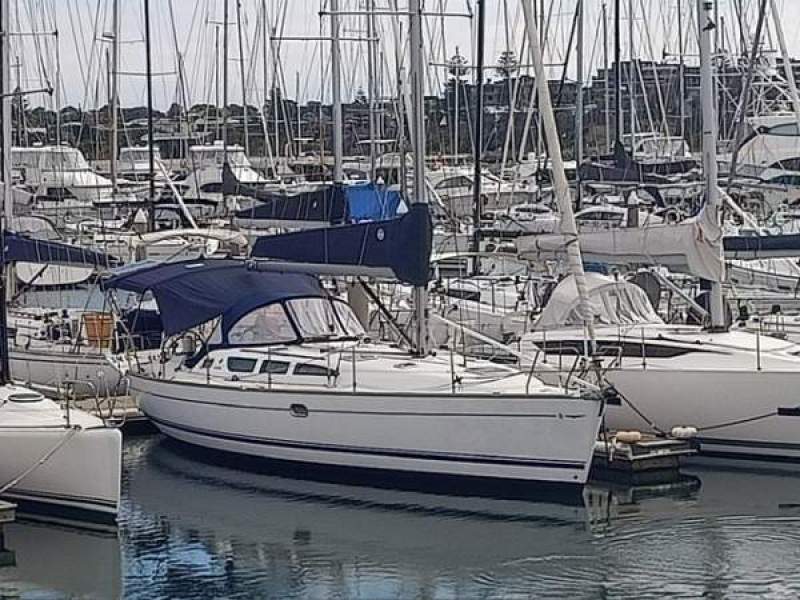 Jeanneau Sun Odyssey 40.3 Twin wheel walk through transom masthead rigged