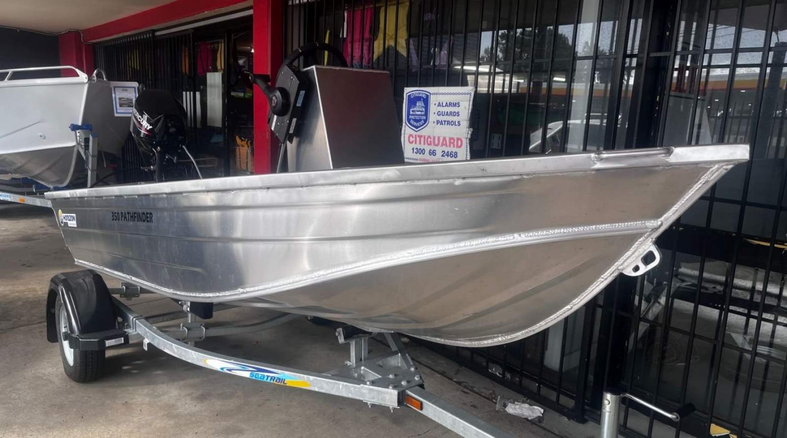 New Horizon Aluminium Boats 350 Pathfinder Centre Console