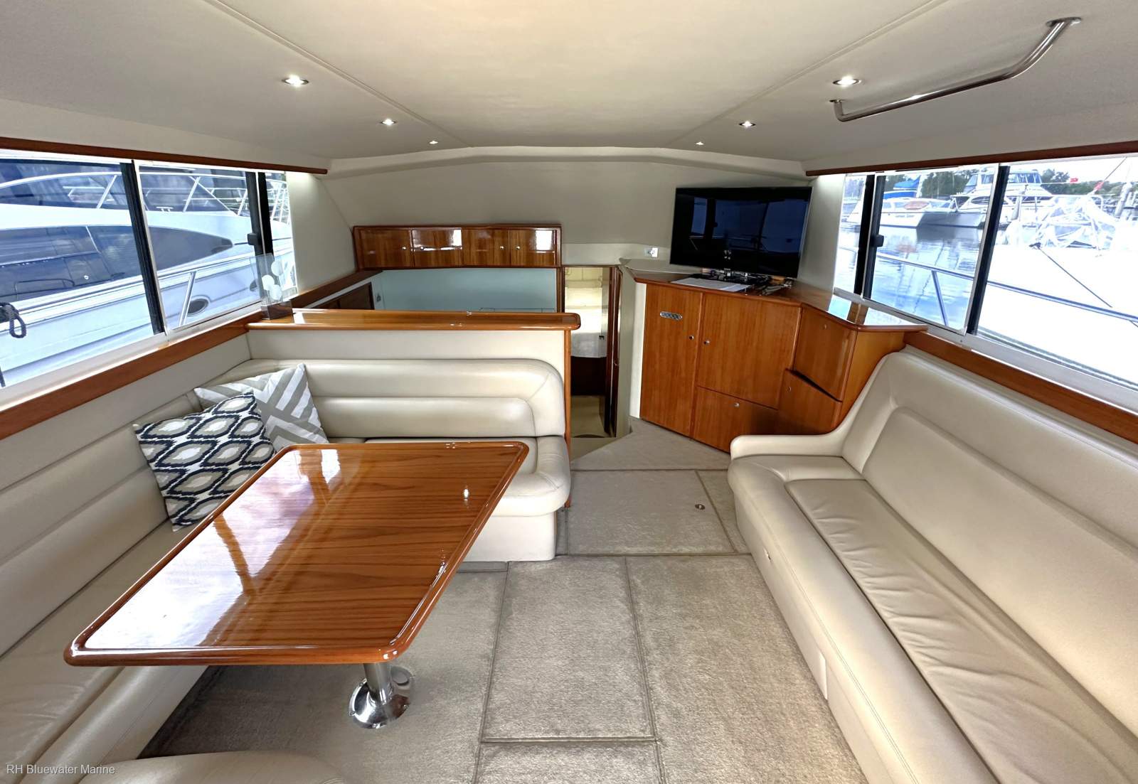 Caribbean 40 Flybridge Cruiser