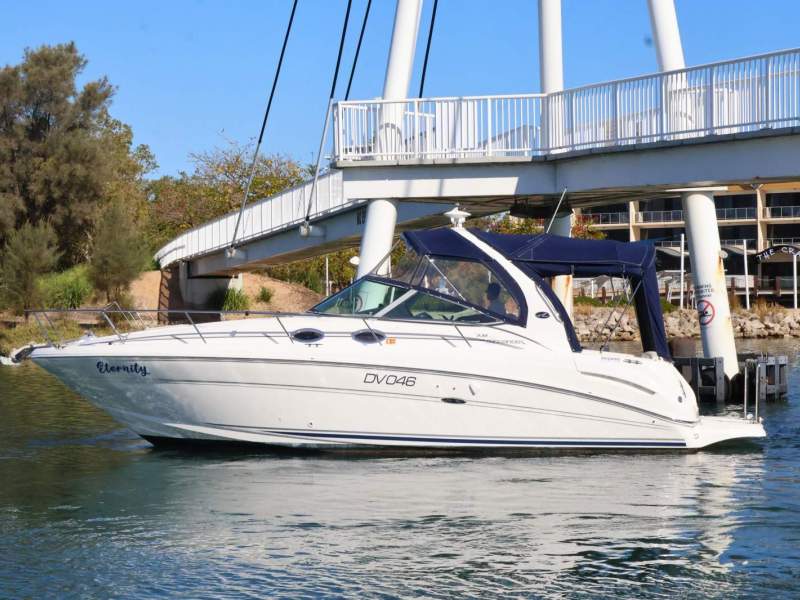 Sea Ray 335 Sundancer - Capable cruiser!