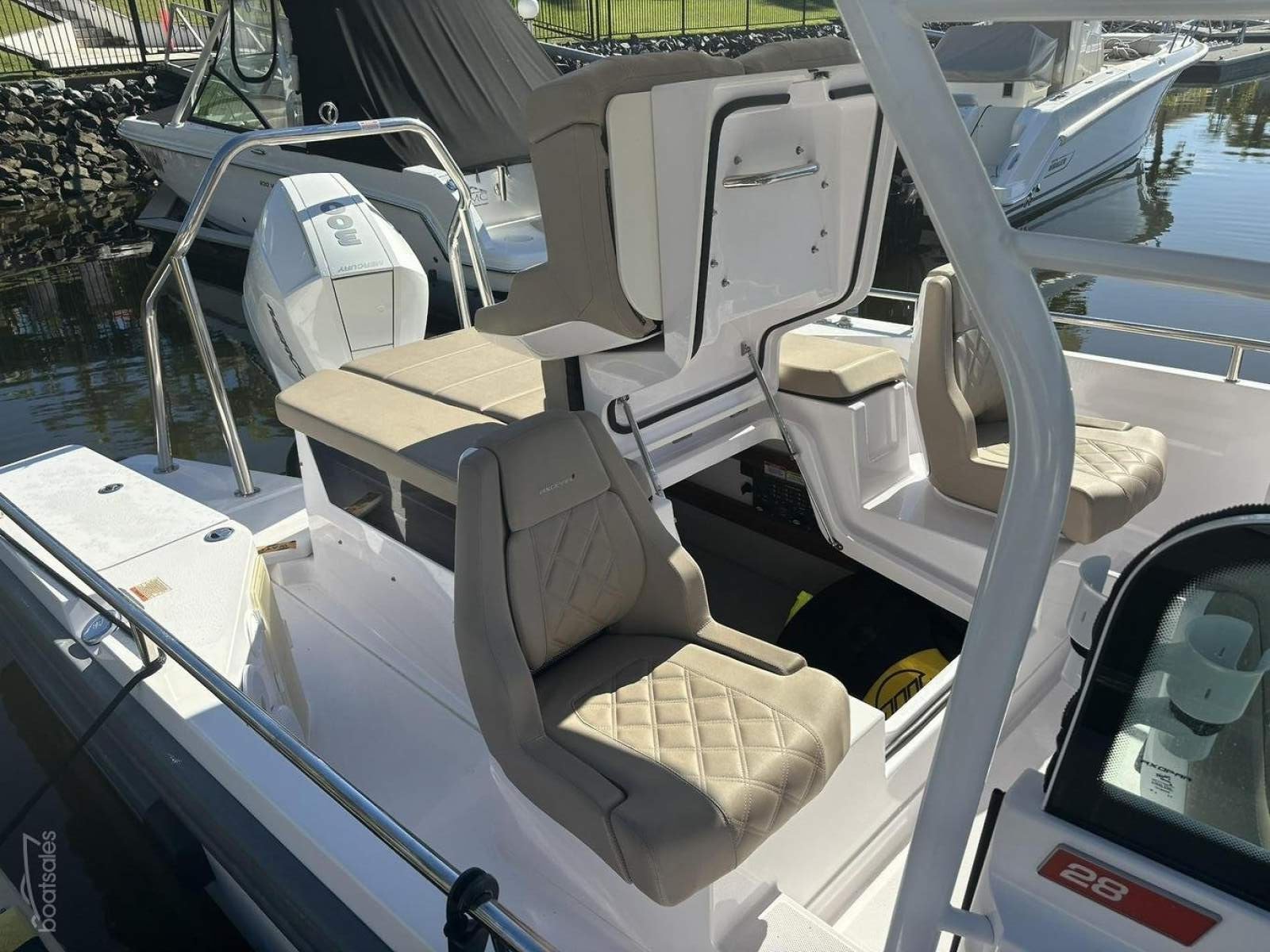 Axopar 28 T-Top Bow Rider