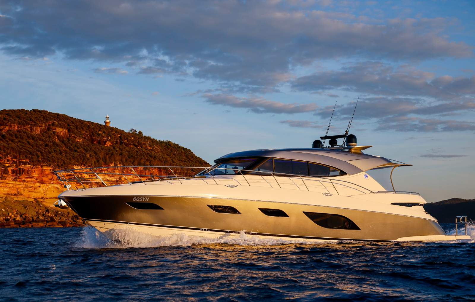 Riviera 6000 Sport Yacht Platinum Edition
