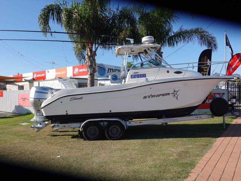 Seaswirl Striper 2601 Walk Around