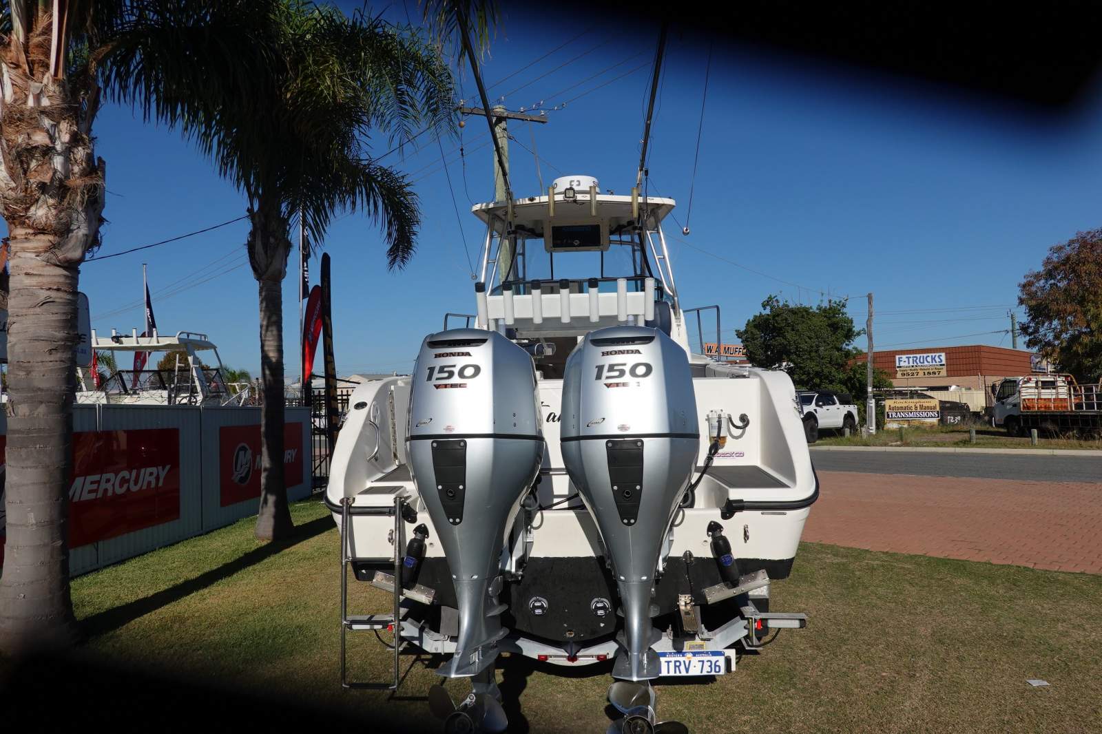 Seaswirl Striper 2601 Walk Around