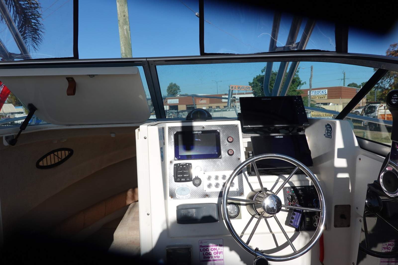 Seaswirl Striper 2601 Walk Around