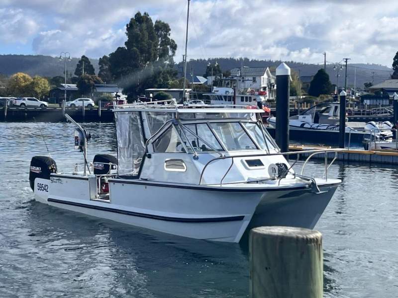 Shark Cat 700 24 foot