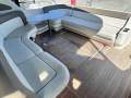 Sea Ray 515 Sundancer:Cockpit lounge