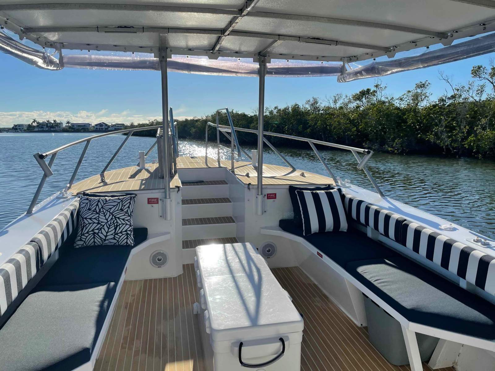 Gold Coast's 'Beachcomber Charters' - 2001 Cairns Custom Craft 9000 Series:Beachcomber interior facing bow