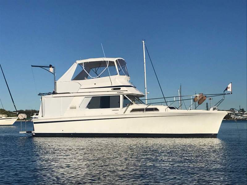 Fairway 36 Flybridge Cruiser