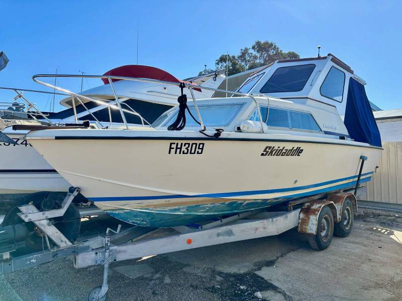 Chris Craft Catalina 24 - Shaft Drive Diesel