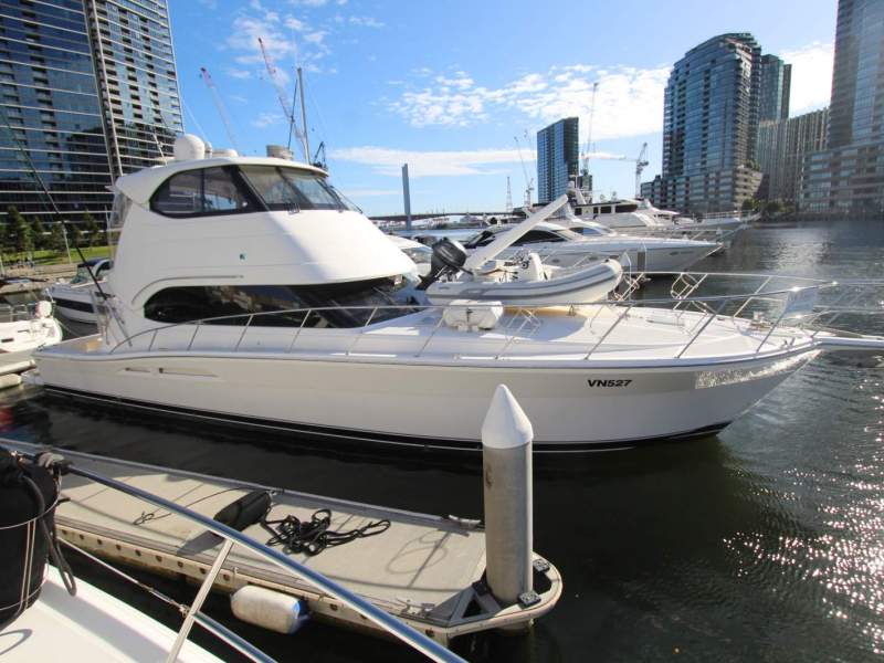 Riviera 51 Enclosed Flybridge